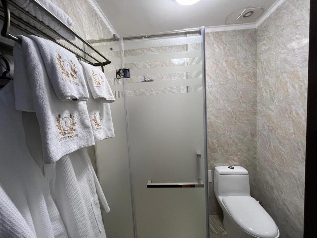 Hotel Luxurious Taras Exterior foto