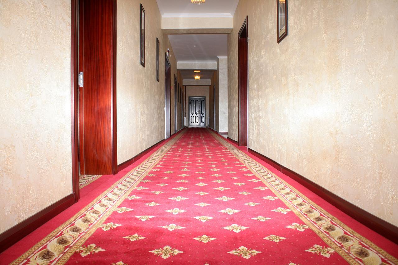 Hotel Luxurious Taras Exterior foto