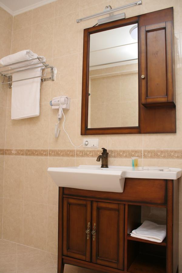 Hotel Luxurious Taras Exterior foto