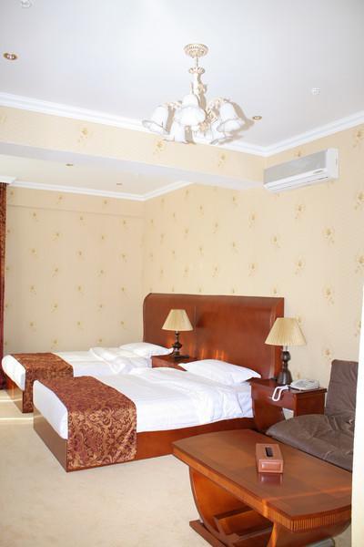Hotel Luxurious Taras Exterior foto